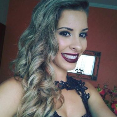 Egressa � aprovada em Aprimoramento de Nutri��o Cl�nica Hospitalar