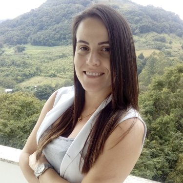 Egressa de Letras da USC � aprovada em Mestrado