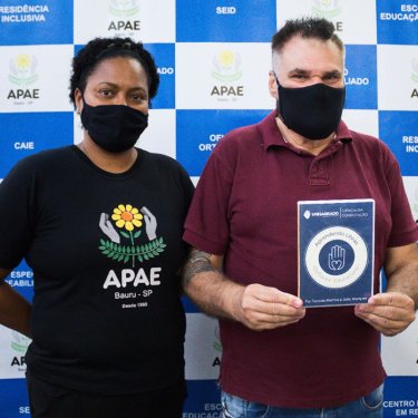 Curso de Ci�ncia da Computa��o realiza doa��o de software infantil para a APAE- Bauru