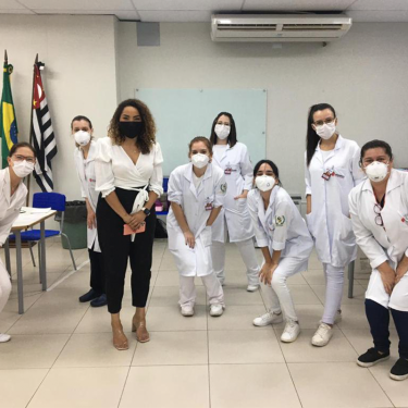 Curso de Enfermagem participa da campanha de vacina��o de profissionais da educa��o