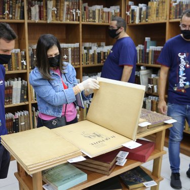 Docentes do Col�gio S�o Jos� visitam o campus do UNISAGRADO