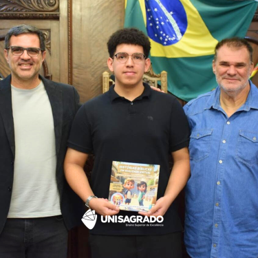 Egresso de Ci�ncia da Computa��o lan�a livro interativo e recebe men��o honrosa na C�mara de Bauru