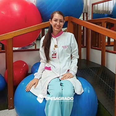 Egressa de Fisioterapia do UNISAGRADO vai atuar no Hospital Perlatti, em Ja�
