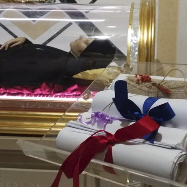 Pergaminhos com lista da comunidade do UNISAGRADO est�o na Capela da Casa Geral em Roma