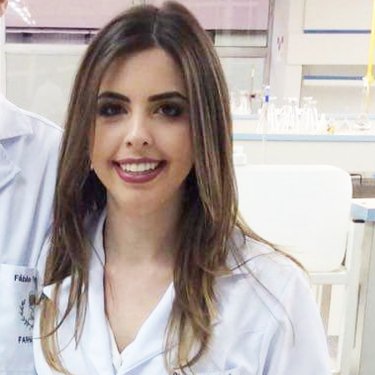 Ex-aluna de Farm�cia foi aprovada em Programa de Mestrado