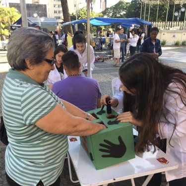 Estudantes de Nutri��o participam da segunda a��o do Projeto �Amigos Solid�rios�