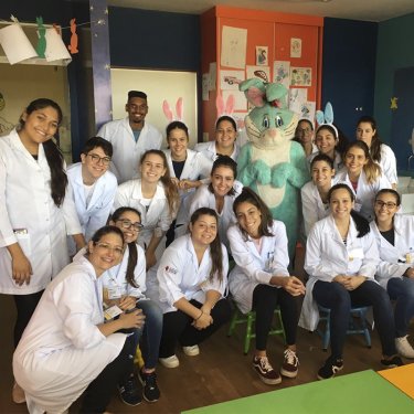 Projeto de Extens�o realizou a��o de P�scoa no Hospital Estadual de Bauru