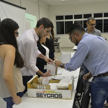 Estudantes de Engenharia Qu�mica apresentam resultado final de testes para a Stalo