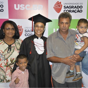 Religiosa conclui gradua��o em Administra��o na USC
