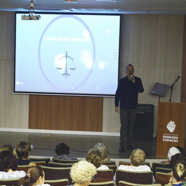 Pedro Medeiros aborda Valora��o dos Sentimentos com estudantes da UATI