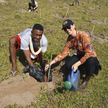 No Dia da rvore, mil mudas nativas foram plantadas no Esquadro da Vida, em Bauru