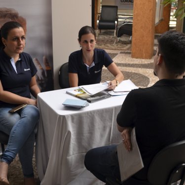 1� Feira de Empregabilidade da USC reuniu 21 empresas da regi�o