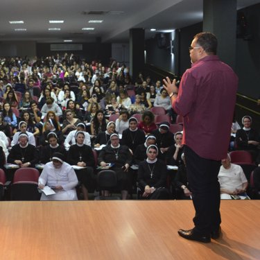 Primeiro dia do SILE aborda a aprendizagem significativa