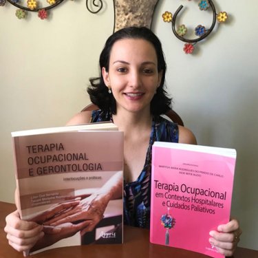 Egressa de Terapia Ocupacional publica cap�tulos em dois livros da �rea