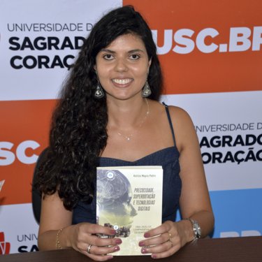 Diretora da USC lan�a livro sobre educa��o e tecnologias