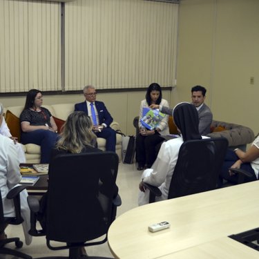 USC firma parceria para interc�mbio com o Canad�