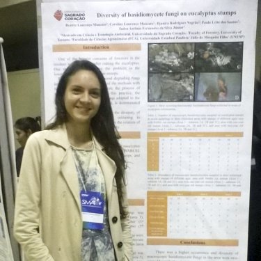 Mestranda apresenta trabalho em Simp�sio de Microbiologia