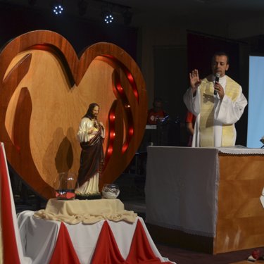 Missas em honra ao Sagrado Cora��o de Jesus