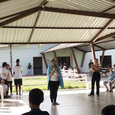 Estudantes da USC encenam Via Sacra em hospital geri�trico e neurol�gico