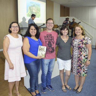 Reinaldo Jos� Lopes lan�a livro na USC