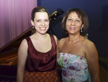 Pianista Silvia Molan realizou Concerto Did�tico na USC