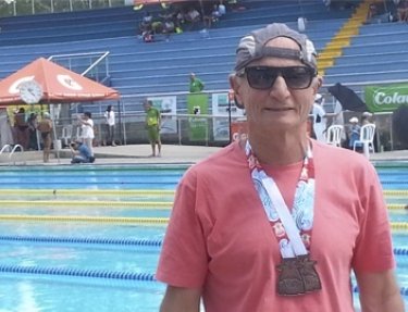 Professor da USC chega � marca de 1000 medalhas conquistadas na carreira de nadador