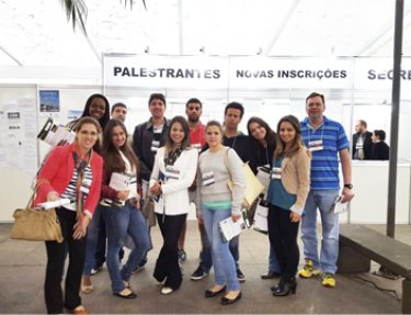 Professores e estudantes do Centro de Ci�ncias da Sa�de e Programa de Mestrado em Fisioterapia da USC participaram de congresso