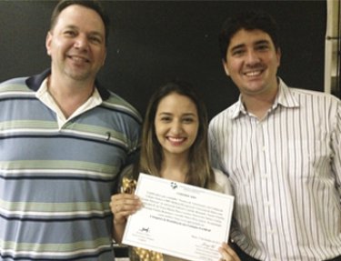 Estudante de Fisioterapia da USC recebeu pr�mio no 1� Simp�sio de Reabilita��o das Unidades FAMESP