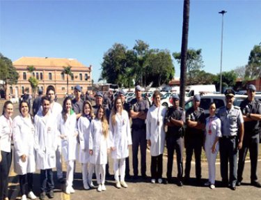Estudantes da USC participam da comemora��o dos 25 anos da For�a T�tica de Bauru