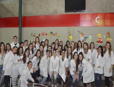 Estudantes de Nutri��o orientam usqueanos sobre as escolhas alimentares