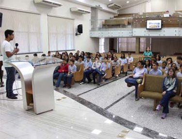 RP Comunica da USC realizou palestra no Col�gio Adventista de Bauru