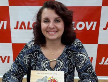 Professora de Pedagogia da USC lan�ou livro sobre Educa��o de Jovens e Adultos