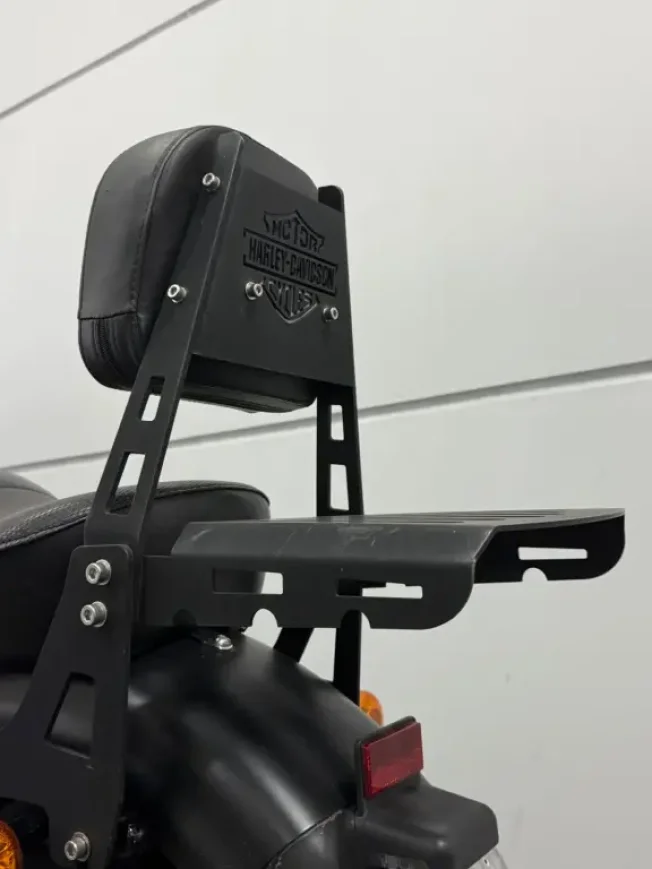 HARLEY DAVIDSON Sportster XL 883 IRON