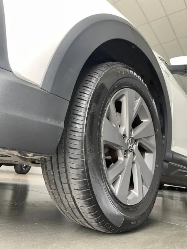 VOLKSWAGEN Nivus 1.0 4P FLEX 200 TSI COMFORTLINE TURBO AUTOMTICO