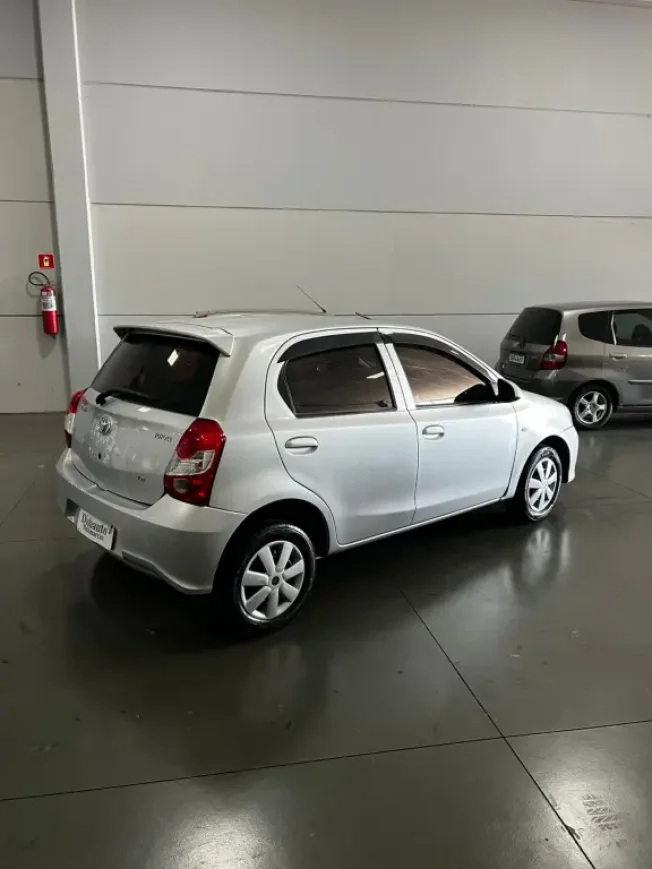 TOYOTA Etios Hatch 1.3 16V 4P FLEX X