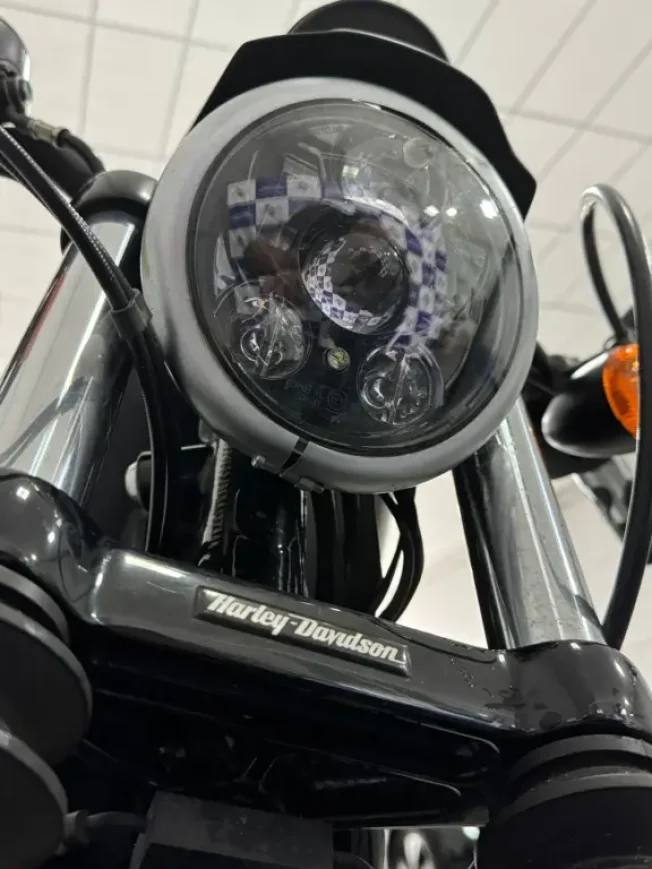 HARLEY DAVIDSON Sportster XL 883 IRON