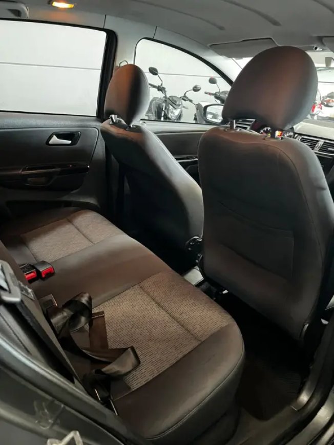 VOLKSWAGEN Fox 1.6 4P FLEX