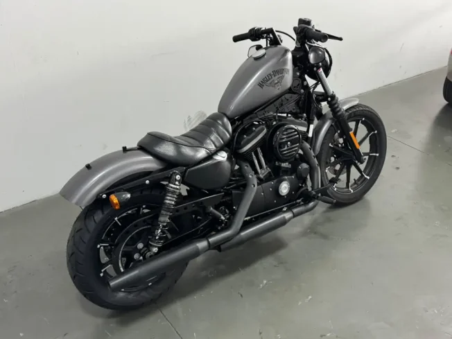 HARLEY DAVIDSON Sportster XL 883 IRON