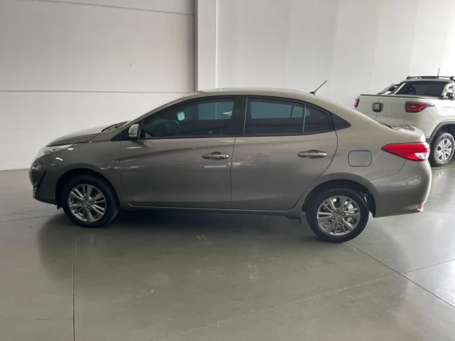 TOYOTA Yaris Sedan 1.5 16V 4P FLEX XL PLUS TECH MULTIDRIVE AUTOMTICO CVT