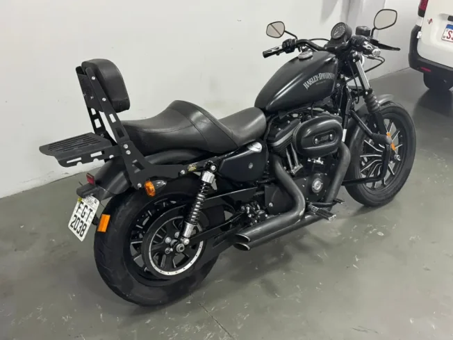 HARLEY DAVIDSON Sportster XL 883 IRON