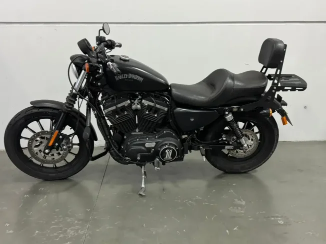 HARLEY DAVIDSON Sportster XL 883 IRON