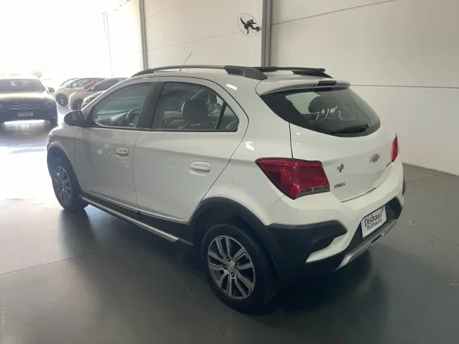 CHEVROLET Onix Hatch 1.4 4P FLEX ACTIV AUTOMTICO