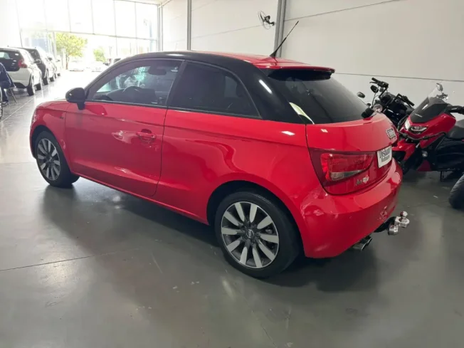 AUDI A1 1.4 16V 4P TFSI SPORTBACK ATRACTION S-TRONIC AUTOM�TICO