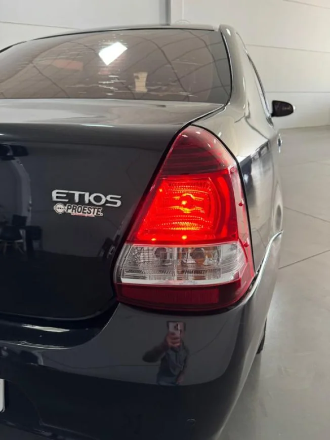TOYOTA Etios Sedan 1.5 16V 4P FLEX X PLUS