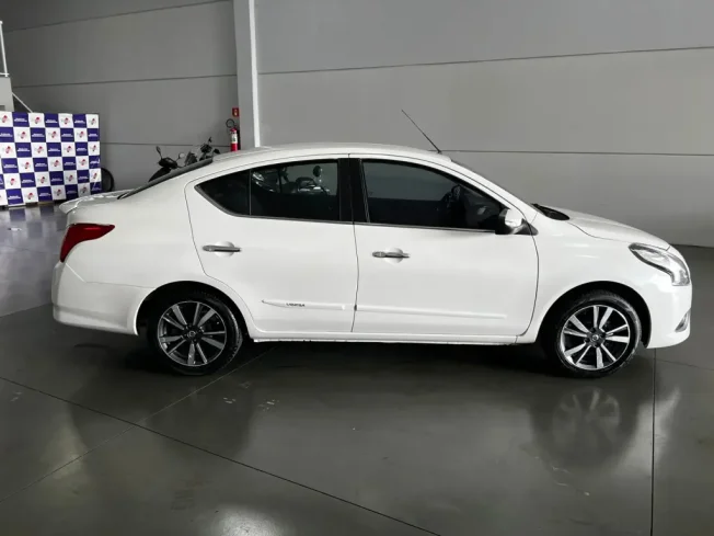 NISSAN Versa Sedan 1.6 16V 4P UNIQUE FLEX XTRONIC AUTOM�TICO CVT