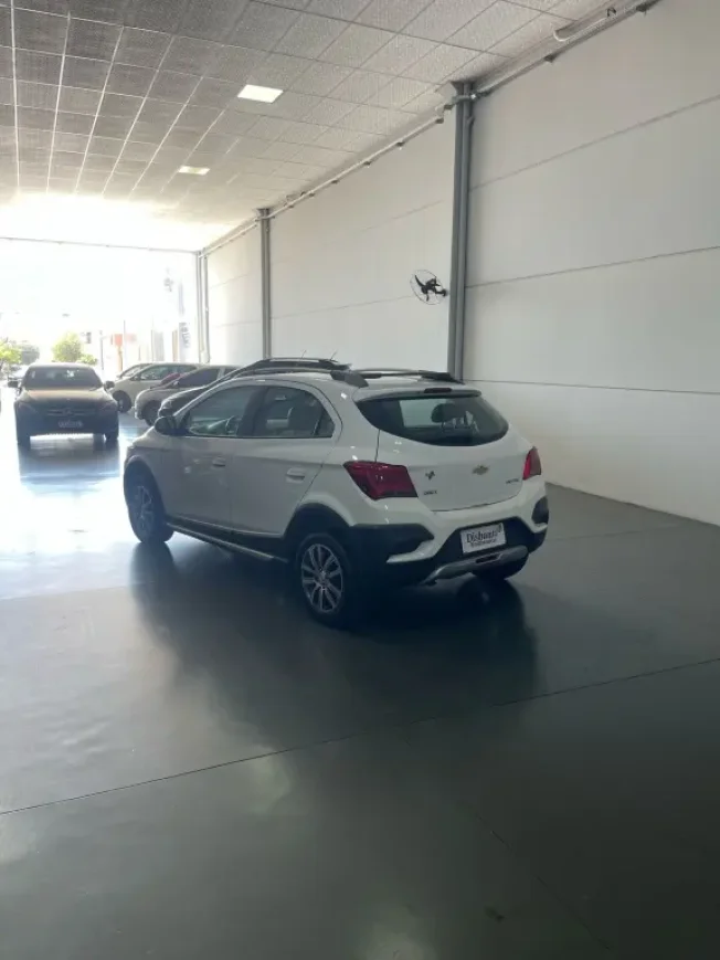 CHEVROLET Onix Hatch 1.4 4P FLEX ACTIV AUTOMTICO