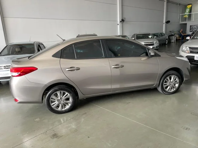 TOYOTA Yaris Sedan 1.5 16V 4P FLEX XL PLUS TECH MULTIDRIVE AUTOMTICO CVT