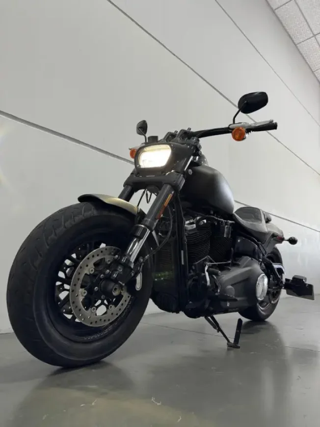 HARLEY DAVIDSON Softail Fat Bob 1800