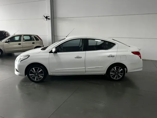 NISSAN Versa Sedan 1.6 16V 4P UNIQUE FLEX XTRONIC AUTOM�TICO CVT