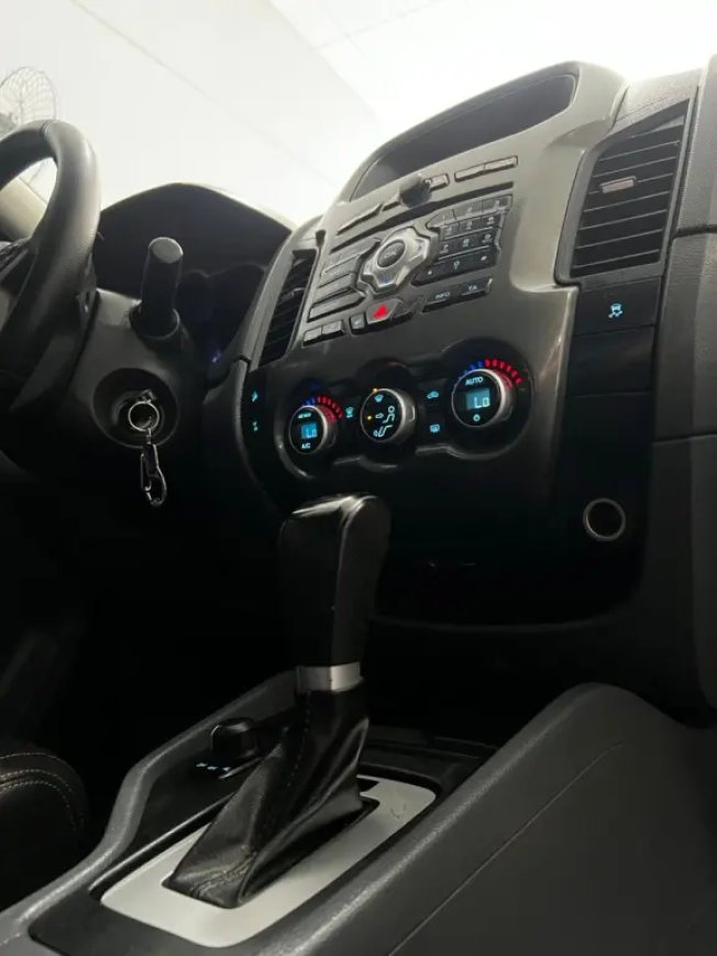 FORD Ranger 3.2 20V XLT 4X4 CABINE DUPLA TURBO DIESEL AUTOM�TICO